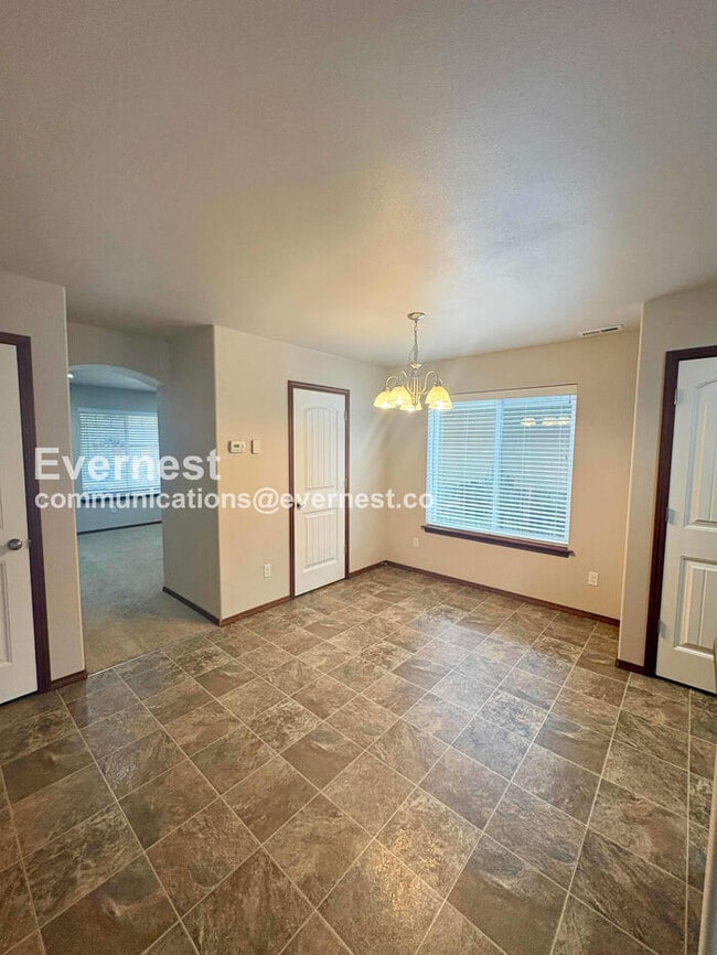 Building Photo - 111 W 6th St