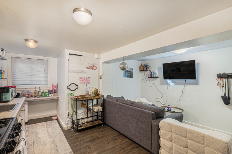 Building Photo - 929 11th St