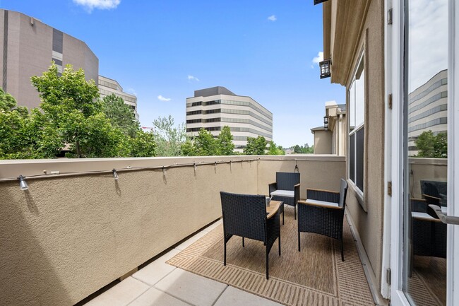Building Photo - Gorgeous top-level condo in Cherry Creek!