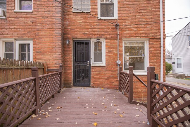 Building Photo - NEWLY RENOVATED! 2 BED, 1 BATH BEAUTIFUL SINGLE FAMILY HOME!