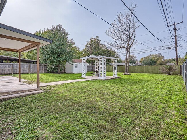 Building Photo - 5804 Eureka Dr