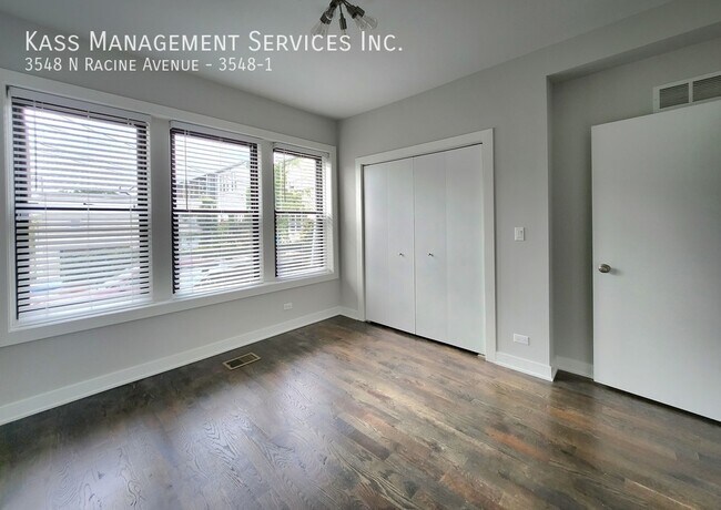 Building Photo - 3548 N Racine Ave
