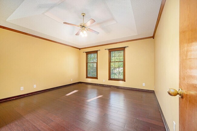 Building Photo - 4 Bed Home Premium Fixtures