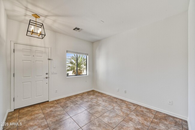 Building Photo - 3805 E Earll Dr