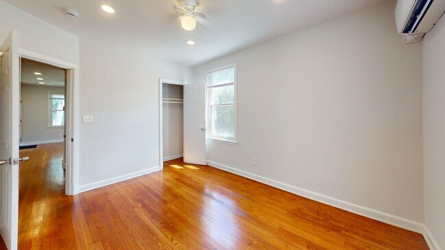 Building Photo - 1549 Montana Ave NE