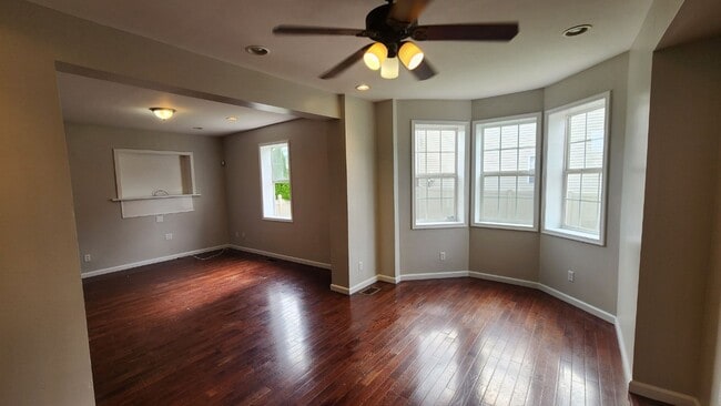 Building Photo - Corner 1st and 2nd flr. unit with central ...