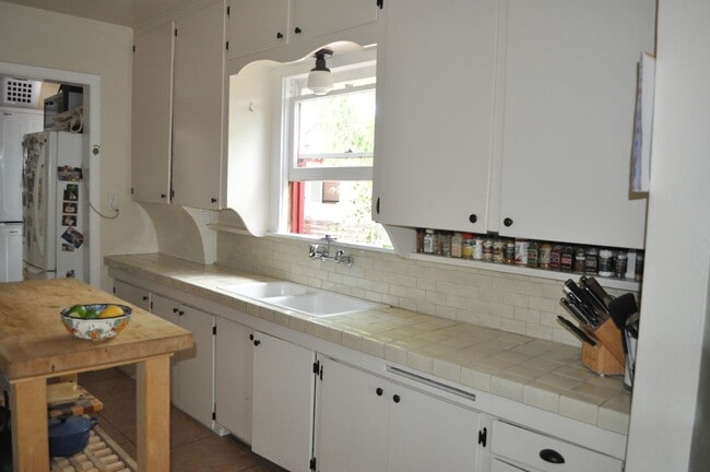 Building Photo - North Park 4BR/ 2BA "1,800 Square Feet" Si...