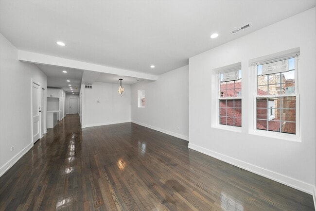 Building Photo - 1010 S Mason Ave