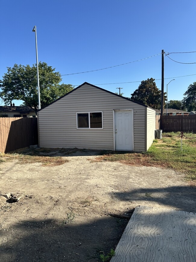 Building Photo - 456 N 6th Ave