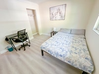 Building Photo - 2370 Leon Ave