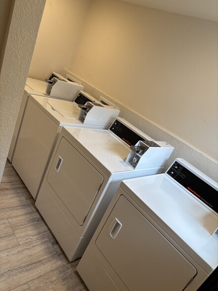 Building Photo - 145 3rd St