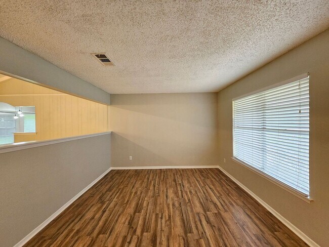 Building Photo - 2301 Zinnia Ct