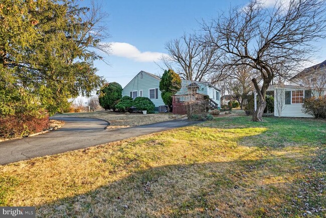 Building Photo - 7600 Lisle Ave