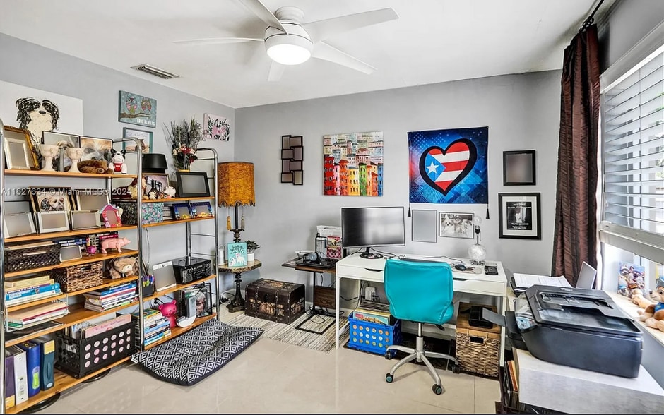 Building Photo - 1001 NE 17th Ct