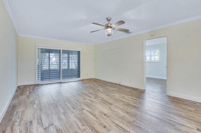 Building Photo - 122 Lake Rebecca Dr