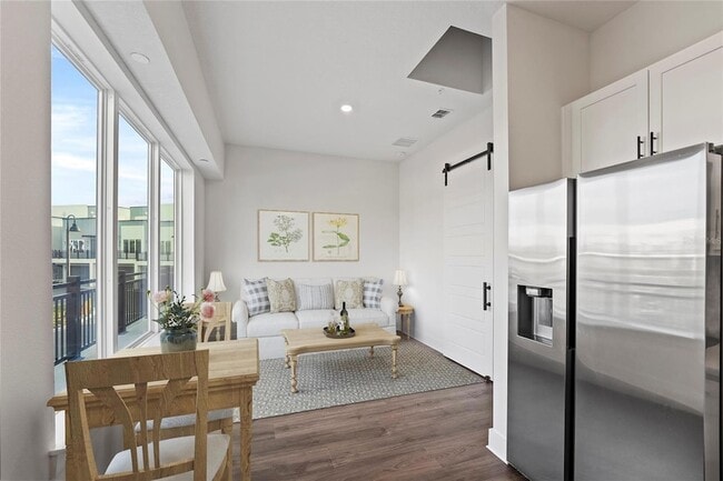 Building Photo - 850 TETBURY Lp