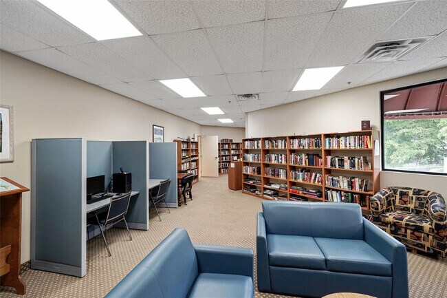 Building Photo - 361 S Hollybrook Dr