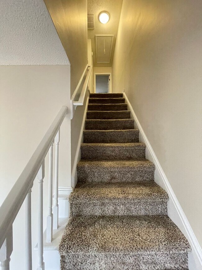 Building Photo - APPLICATION PENDING: 720-A Powell Drive ~Newly Renovated~ End Unit ~ Convenient to Powell Drive P...