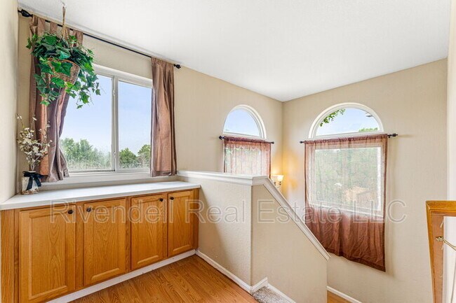 Building Photo - 1547 Spring Water Way