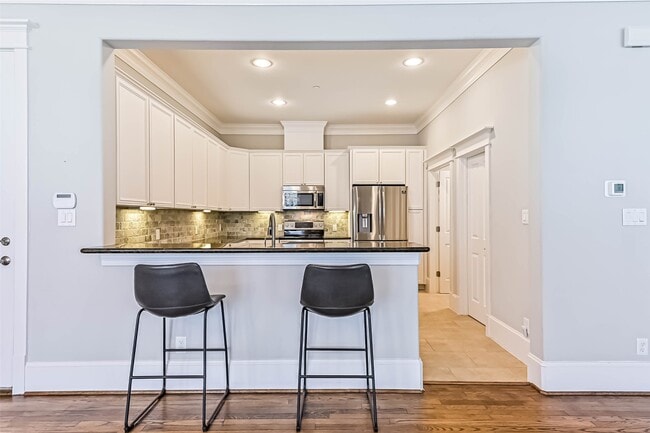 Building Photo - 64 Island Psg