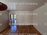 Building Photo - Cute 2 Bedroom 1 Bathroom Duplex Located i...