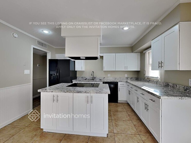 Building Photo - 243 E Cullumber Ave