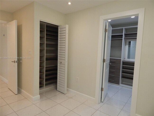Building Photo - 11530 SW 92nd St