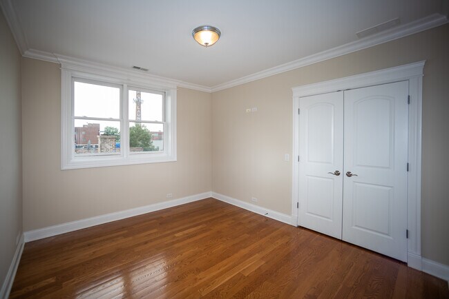 Building Photo - 2904 W Belmont Ave