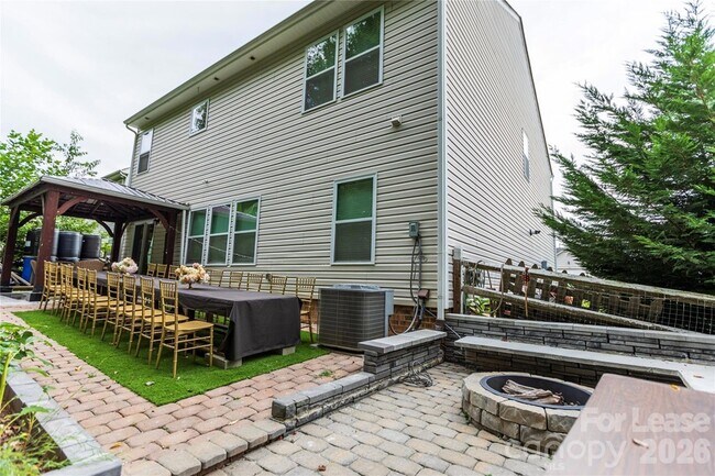 Building Photo - 2922 Deep Cove Dr NW