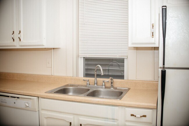 Building Photo - 204 E High St