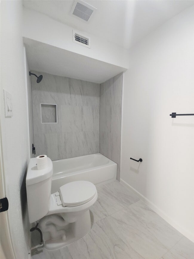 Building Photo - 12040 Mighty Oak Dr