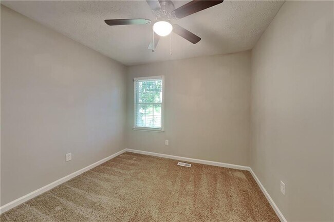 Building Photo - 1028 Pine Cove Dr SW