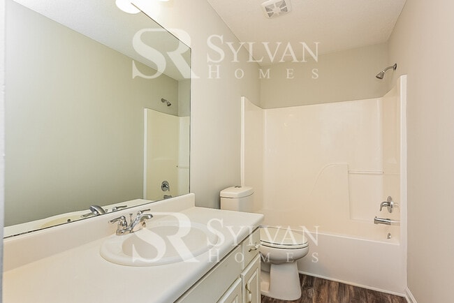 Building Photo - The living is easy in this 3 bedroom, 2 ba...