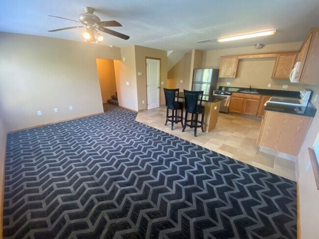 Building Photo - 3044 SW Sharmin Ln