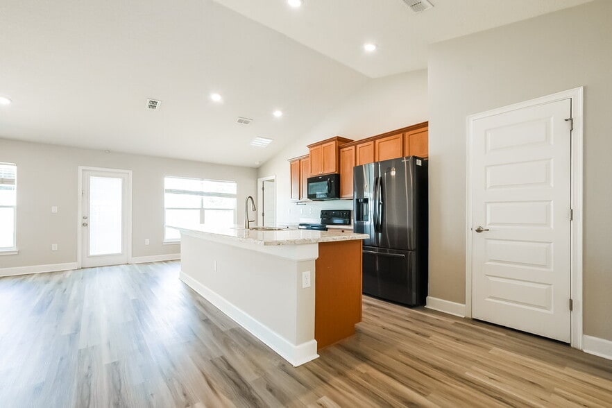 Building Photo - 7803 Sloewood Dr