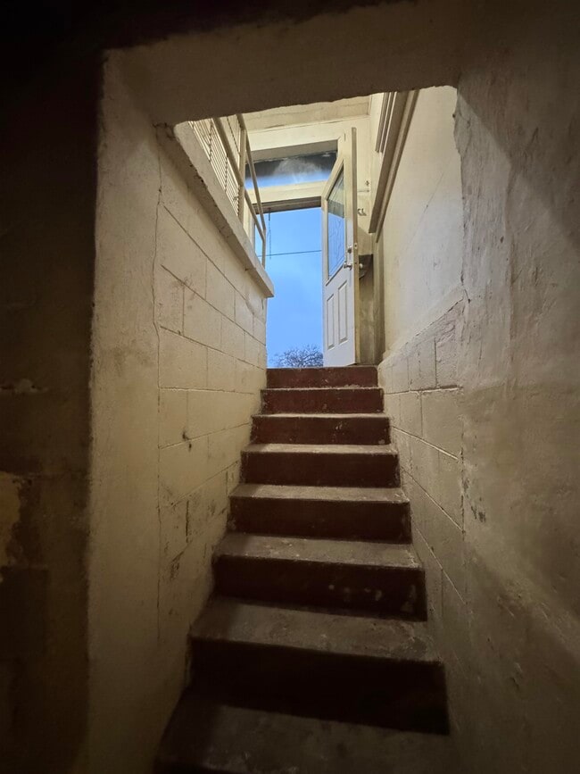 Building Photo - 303 Doty St