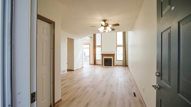 Building Photo - 15250 Florist Cir