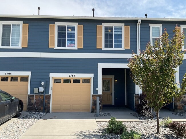Primary Photo - 3 Bedroom Townhome Available Near Hancock ...