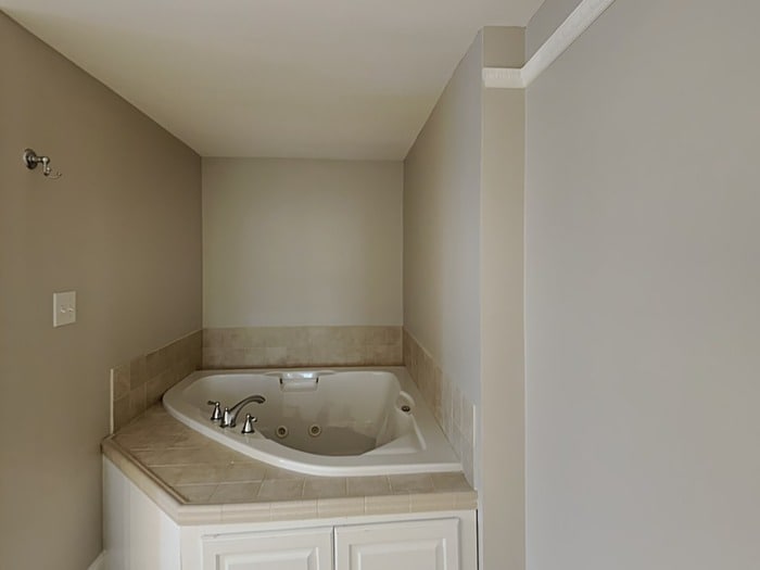 Building Photo - 100 Raymond St