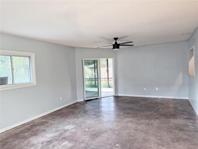 Building Photo - 912 Carvell Dr