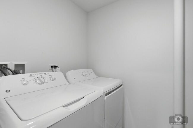 Building Photo - 12629 S Potomac Dr