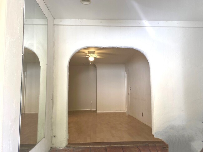 Building Photo - 10625 Kinnard Ave