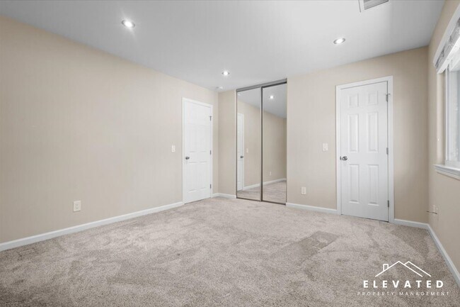 Building Photo - 303 Algiers Ct