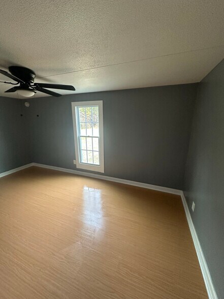 Building Photo - 208 Trotters Way