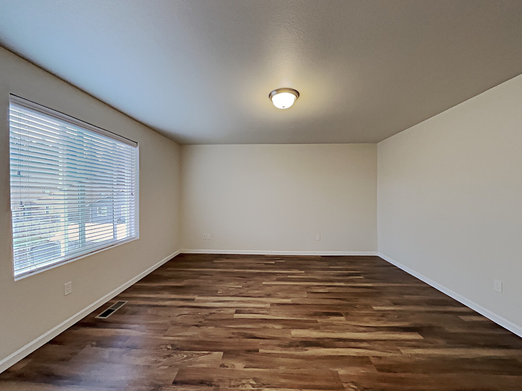 Building Photo - 9011 NE 165th Ave