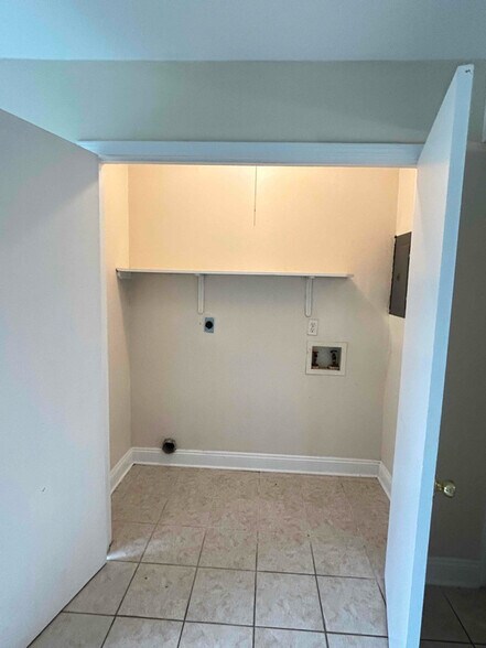 Building Photo - 3731 Bunker Hill Dr