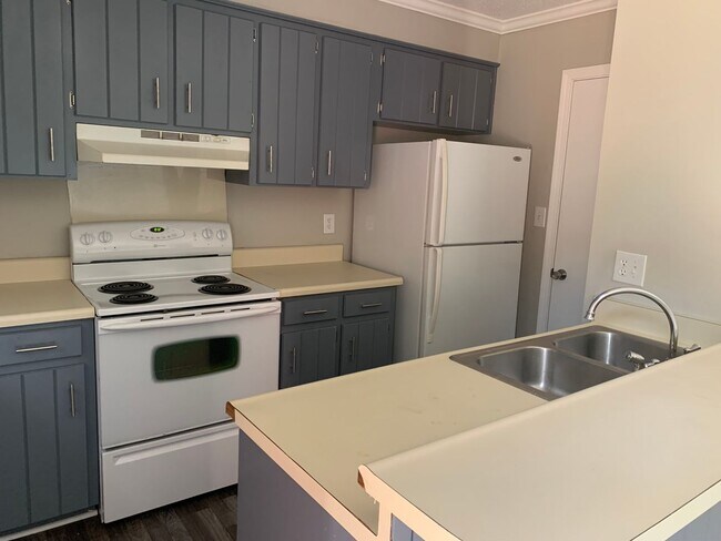 Building Photo - E Blackstock Rd -14