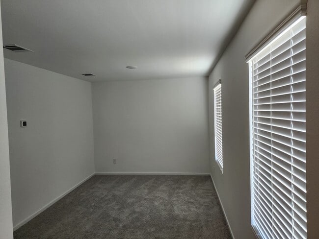 Building Photo - 3049 Majestic Sunrise Dr