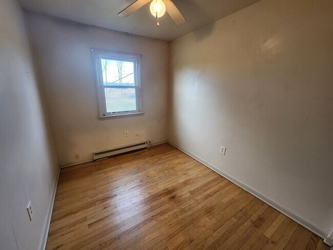 Building Photo - 6233 Mountain View Dr