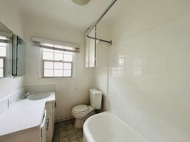 Building Photo - 1427 Euclid Ct